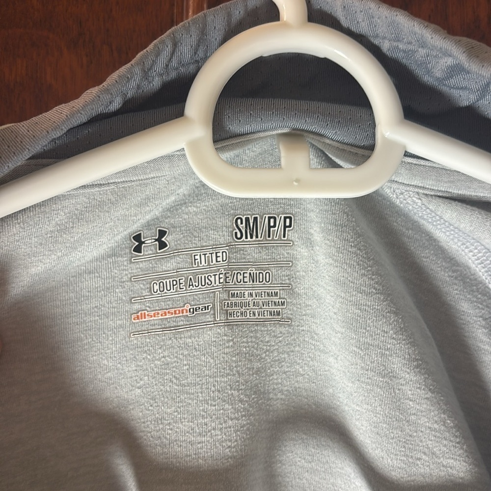 Women’s S/Ptite Under Armour Light Gray Fitted 1/3 zip Pullover, GUC. - Picture 3 of 8